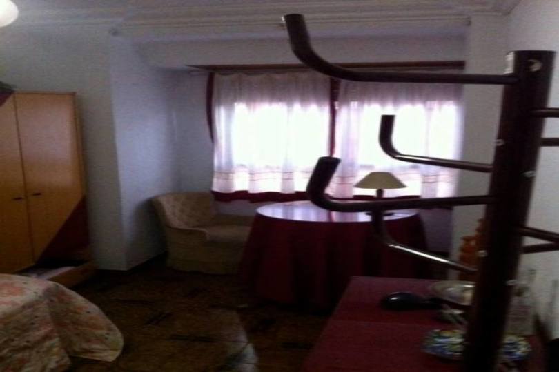 Alicante,Alicante,España,4 Bedrooms Bedrooms,1 BañoBathrooms,Pisos,14413
