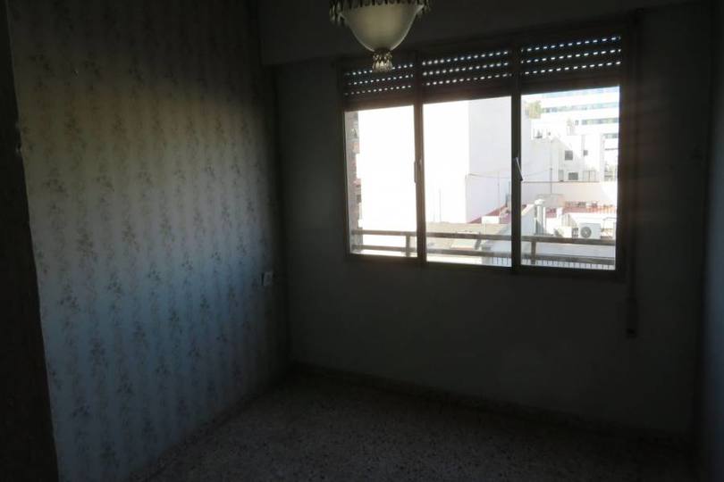 Alicante,Alicante,España,4 Bedrooms Bedrooms,2 BathroomsBathrooms,Pisos,14417