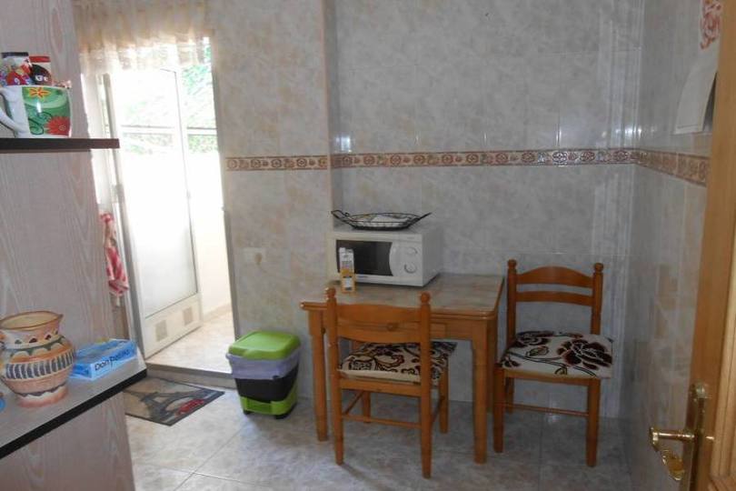 Alicante,Alicante,España,4 Bedrooms Bedrooms,1 BañoBathrooms,Pisos,14425