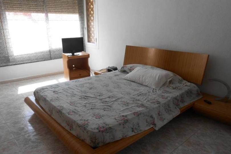 Alicante,Alicante,España,4 Bedrooms Bedrooms,1 BañoBathrooms,Pisos,14425