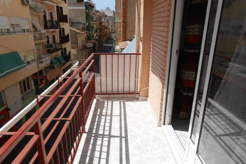 Alicante,Alicante,España,4 Bedrooms Bedrooms,1 BañoBathrooms,Pisos,14425