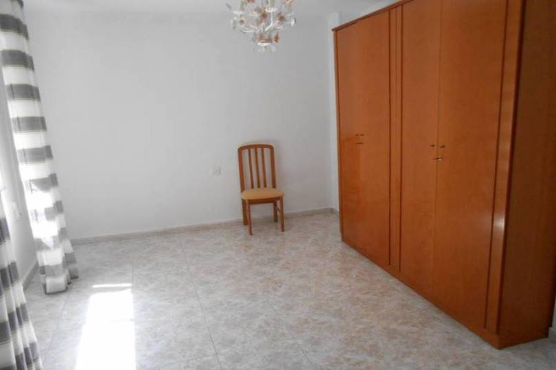 Alicante,Alicante,España,4 Bedrooms Bedrooms,1 BañoBathrooms,Pisos,14425