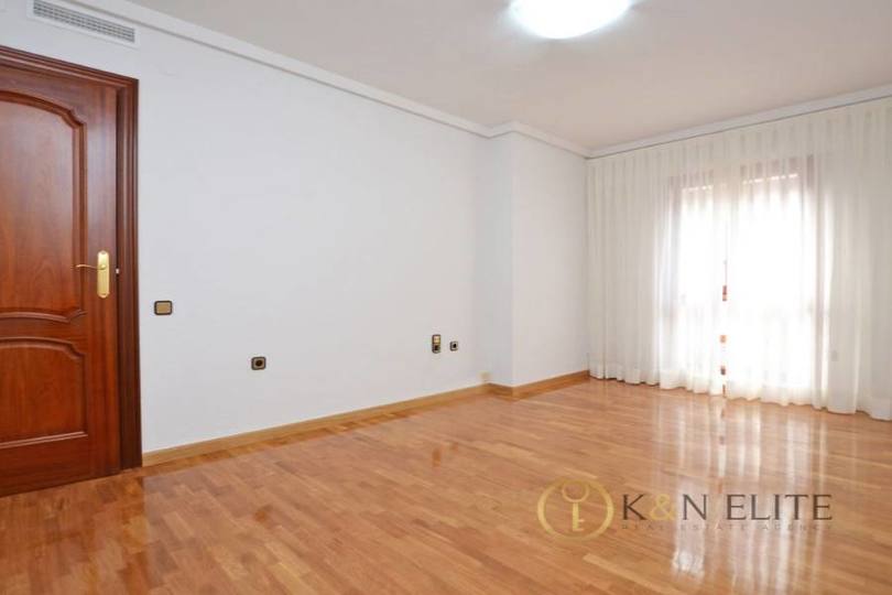 Alicante,Alicante,España,4 Bedrooms Bedrooms,2 BathroomsBathrooms,Pisos,14475