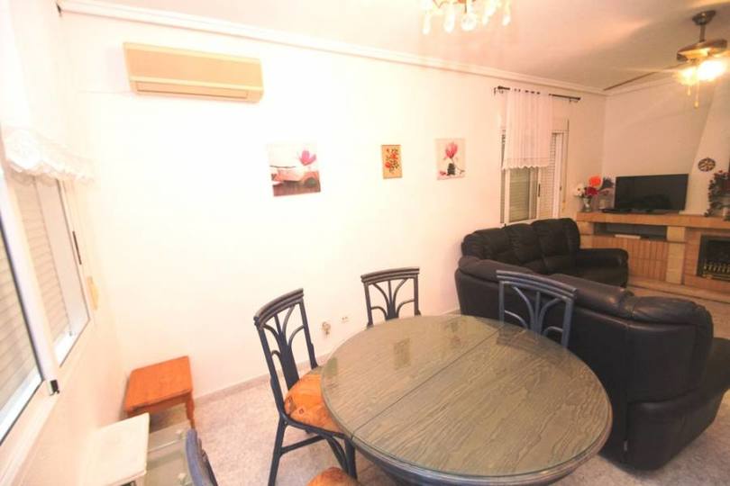 Torrevieja,Alicante,España,3 Habitaciones Habitaciones,2 BañosBaños,Fincas-Villas,2197