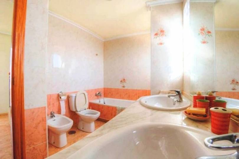 Torrevieja,Alicante,España,5 Habitaciones Habitaciones,3 BañosBaños,Fincas-Villas,2245