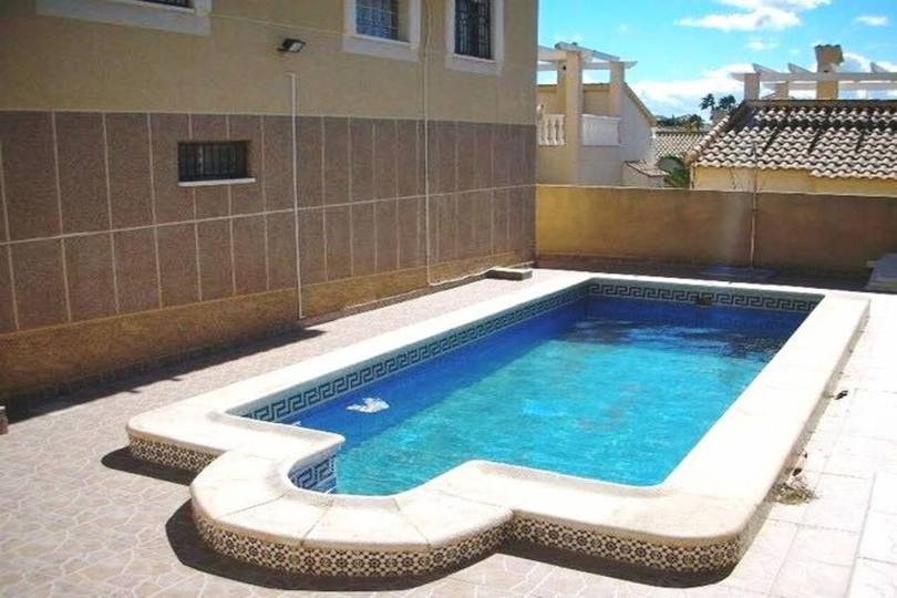 Torrevieja,Alicante,España,5 Habitaciones Habitaciones,3 BañosBaños,Fincas-Villas,2245