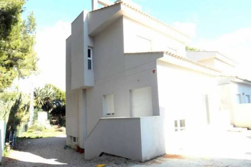 La Nucia,Alicante,España,3 Bedrooms Bedrooms,3 BathroomsBathrooms,Casas,16005