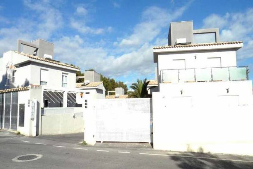 La Nucia,Alicante,España,3 Bedrooms Bedrooms,3 BathroomsBathrooms,Casas,16005