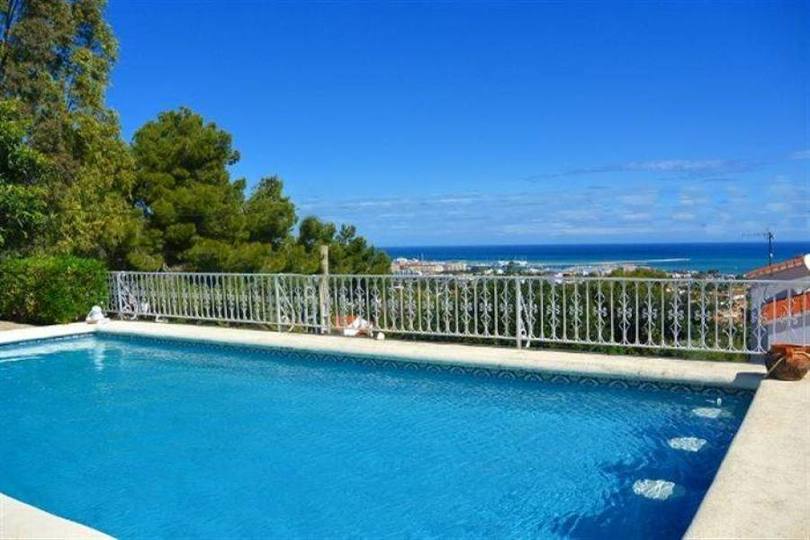 Dénia,Alicante,España,4 Bedrooms Bedrooms,2 BathroomsBathrooms,Chalets,16878