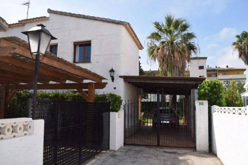 Dénia, Alicante, España, 4 Bedrooms Bedrooms, ,2 BathroomsBathrooms,Chalets,Venta,17069