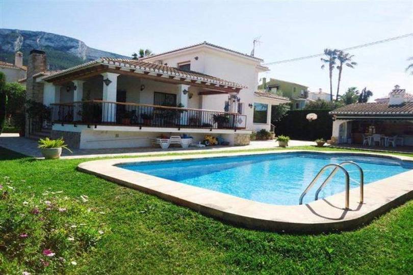 Dénia,Alicante,España,4 Bedrooms Bedrooms,3 BathroomsBathrooms,Chalets,17078