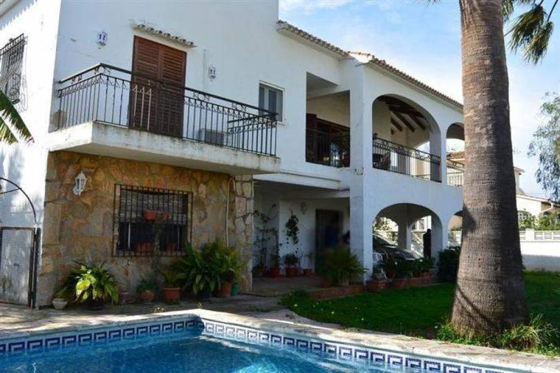 Dénia,Alicante,España,4 Bedrooms Bedrooms,3 BathroomsBathrooms,Chalets,17144