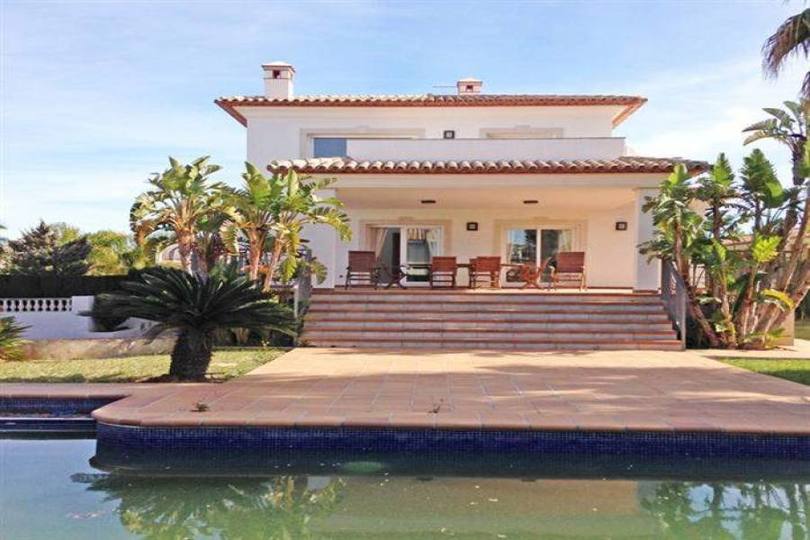 Dénia,Alicante,España,4 Bedrooms Bedrooms,3 BathroomsBathrooms,Chalets,17188