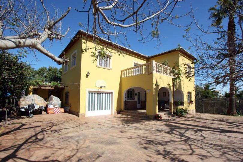 Pedreguer,Alicante,España,7 Bedrooms Bedrooms,3 BathroomsBathrooms,Chalets,17287