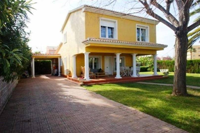 Dénia,Alicante,España,3 Bedrooms Bedrooms,2 BathroomsBathrooms,Chalets,17293