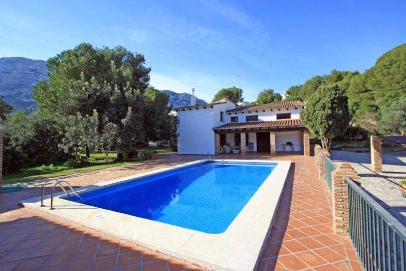 Dénia,Alicante,España,6 Bedrooms Bedrooms,4 BathroomsBathrooms,Chalets,17346