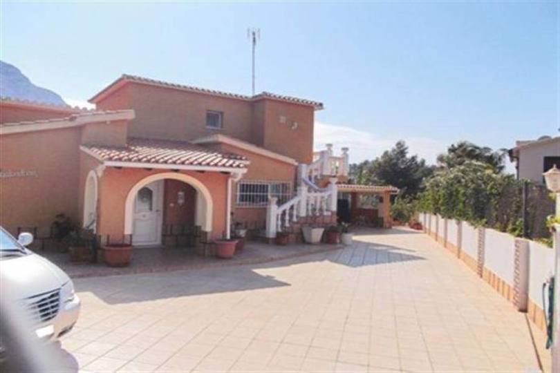 Dénia,Alicante,España,4 Bedrooms Bedrooms,3 BathroomsBathrooms,Chalets,17384
