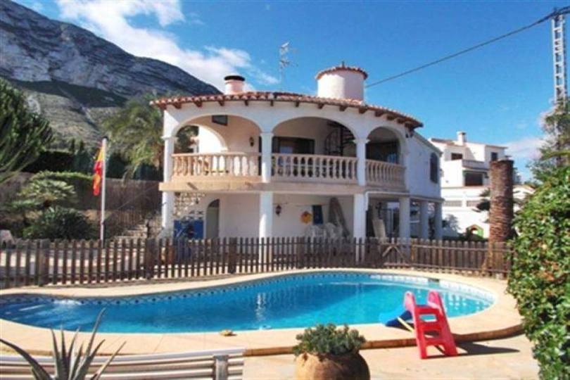 Dénia,Alicante,España,4 Bedrooms Bedrooms,4 BathroomsBathrooms,Chalets,17408