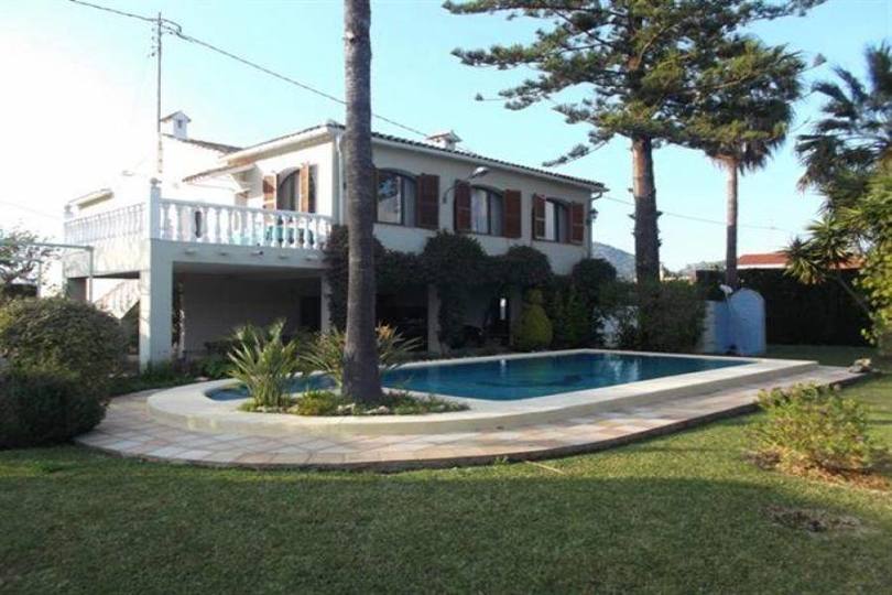 Pedreguer,Alicante,España,9 Bedrooms Bedrooms,4 BathroomsBathrooms,Chalets,17479