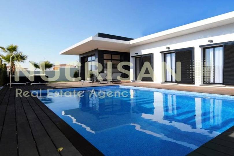 Elche,Alicante,España,3 Bedrooms Bedrooms,3 BathroomsBathrooms,Chalets,17573