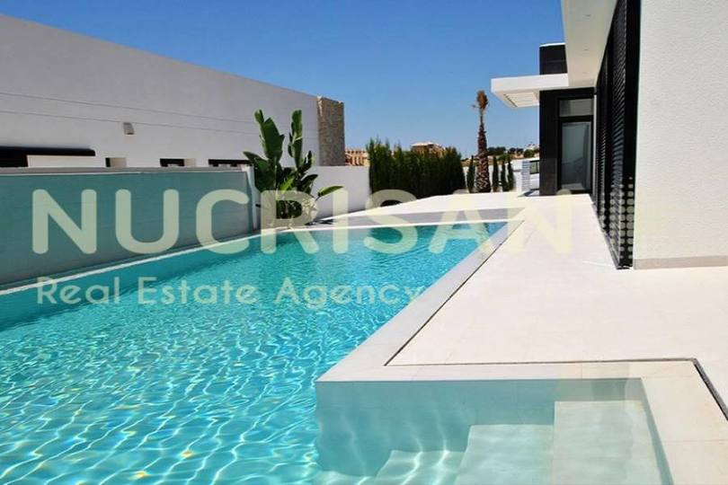 Elche,Alicante,España,3 Bedrooms Bedrooms,3 BathroomsBathrooms,Chalets,17644