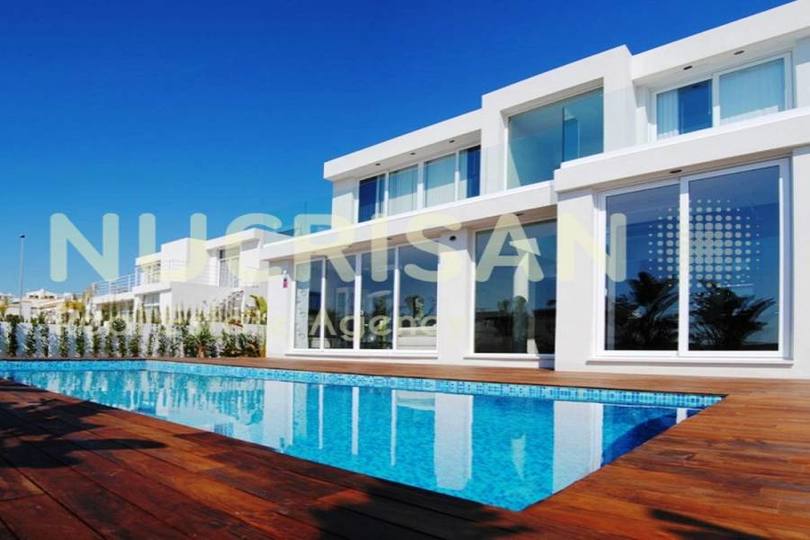 Elche,Alicante,España,3 Bedrooms Bedrooms,3 BathroomsBathrooms,Chalets,17645