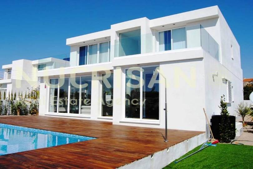 Elche,Alicante,España,3 Bedrooms Bedrooms,3 BathroomsBathrooms,Chalets,17645