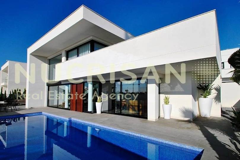Rojales,Alicante,España,3 Bedrooms Bedrooms,4 BathroomsBathrooms,Chalets,17648