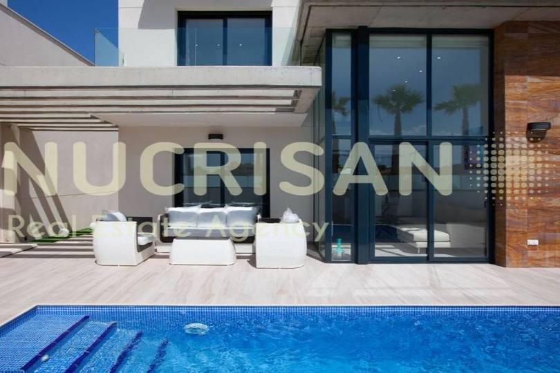 Orihuela,Alicante,España,3 Bedrooms Bedrooms,3 BathroomsBathrooms,Chalets,17661