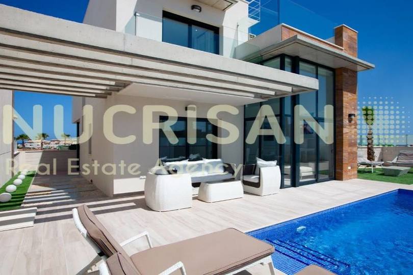 Orihuela,Alicante,España,3 Bedrooms Bedrooms,3 BathroomsBathrooms,Chalets,17661