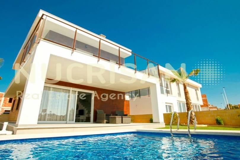 Santa Pola,Alicante,España,3 Bedrooms Bedrooms,2 BathroomsBathrooms,Chalets,17697