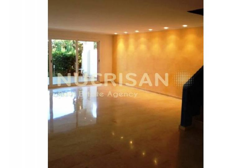 Alicante,Alicante,España,4 Bedrooms Bedrooms,3 BathroomsBathrooms,Chalets,17698