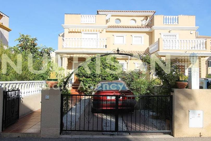 Orihuela,Alicante,España,3 Bedrooms Bedrooms,2 BathroomsBathrooms,Chalets,17705
