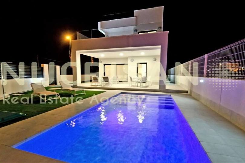 Elche,Alicante,España,3 Bedrooms Bedrooms,3 BathroomsBathrooms,Chalets,17743