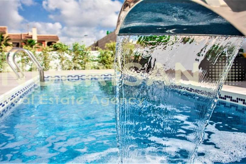 Torrevieja,Alicante,España,3 Bedrooms Bedrooms,2 BathroomsBathrooms,Chalets,17744