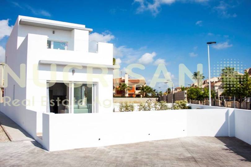 Torrevieja,Alicante,España,3 Bedrooms Bedrooms,2 BathroomsBathrooms,Chalets,17744