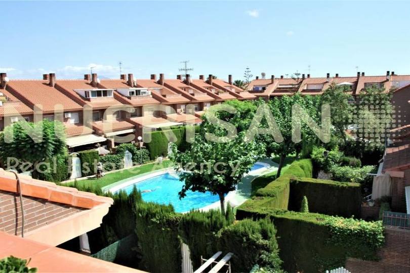 Alicante,Alicante,España,4 Bedrooms Bedrooms,3 BathroomsBathrooms,Chalets,17766