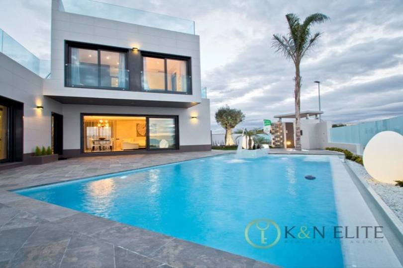 Orihuela,Alicante,España,3 Bedrooms Bedrooms,4 BathroomsBathrooms,Chalets,17774