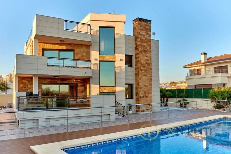 Torrevieja,Alicante,España,5 Bedrooms Bedrooms,5 BathroomsBathrooms,Chalets,17805