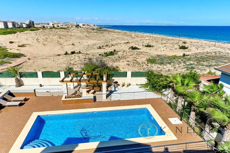Torrevieja,Alicante,España,5 Bedrooms Bedrooms,5 BathroomsBathrooms,Chalets,17805