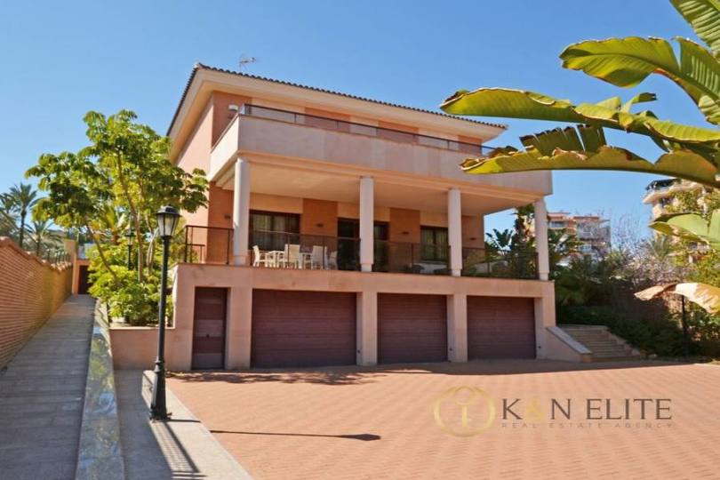 Alicante,Alicante,España,5 Bedrooms Bedrooms,7 BathroomsBathrooms,Chalets,17816