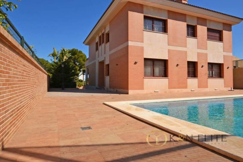 Alicante,Alicante,España,5 Bedrooms Bedrooms,7 BathroomsBathrooms,Chalets,17816
