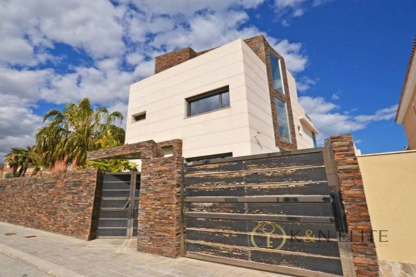 Alicante,Alicante,España,5 Bedrooms Bedrooms,5 BathroomsBathrooms,Chalets,17817