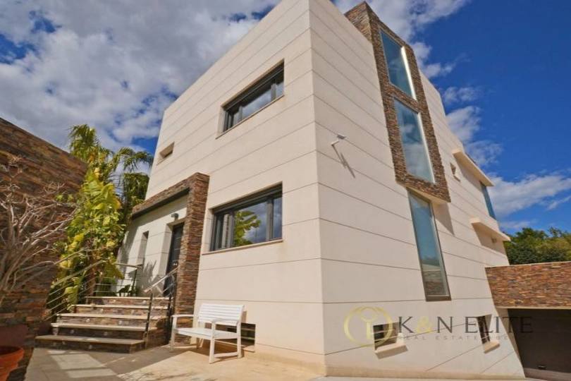 Alicante,Alicante,España,5 Bedrooms Bedrooms,5 BathroomsBathrooms,Chalets,17817
