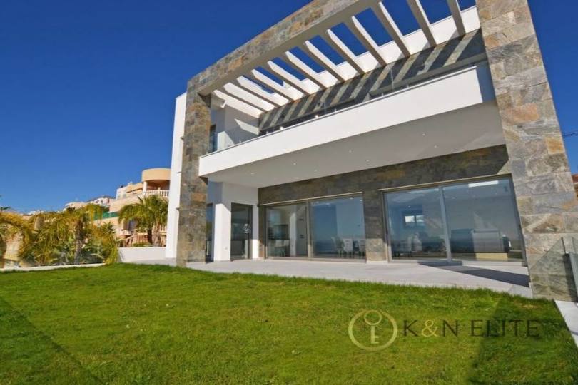 Villajoyosa,Alicante,España,4 Bedrooms Bedrooms,5 BathroomsBathrooms,Chalets,17818