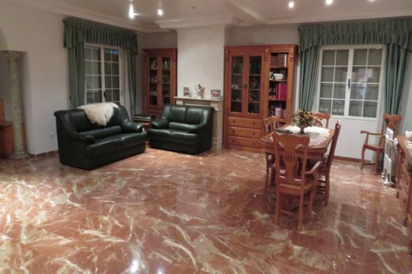 Elche,Alicante,España,8 Bedrooms Bedrooms,3 BathroomsBathrooms,Chalets,17845