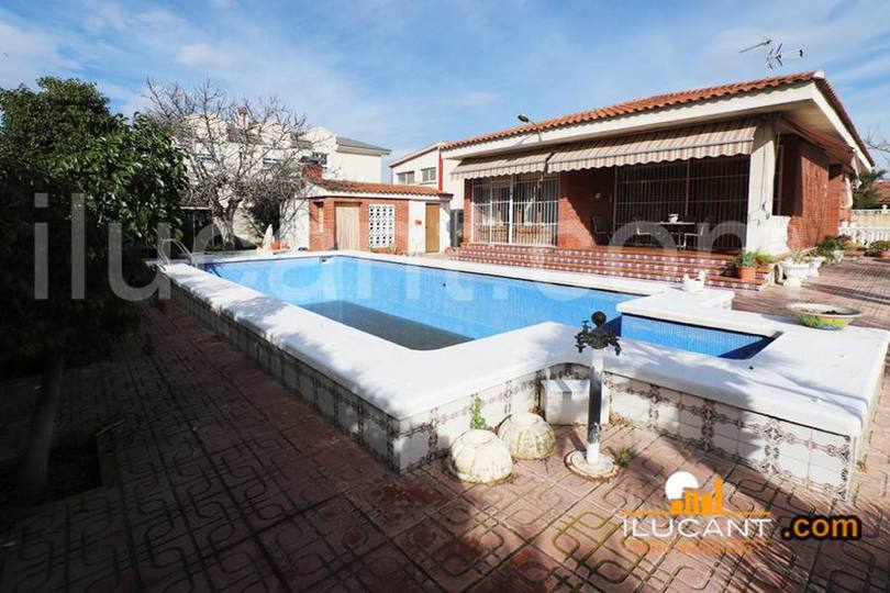 San Vicente del Raspeig,Alicante,España,5 Bedrooms Bedrooms,2 BathroomsBathrooms,Chalets,17868