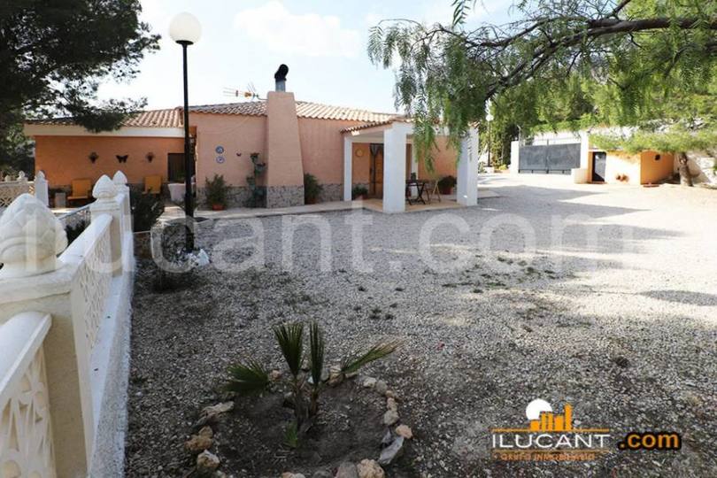 Busot,Alicante,España,5 Bedrooms Bedrooms,2 BathroomsBathrooms,Chalets,17870