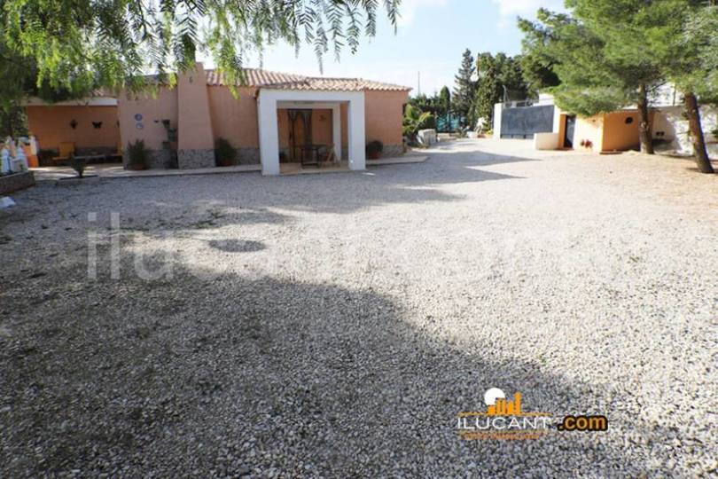Busot,Alicante,España,5 Bedrooms Bedrooms,2 BathroomsBathrooms,Chalets,17870