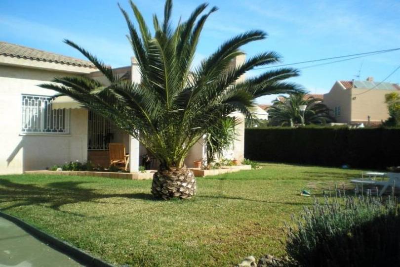 Mutxamel,Alicante,España,4 Bedrooms Bedrooms,3 BathroomsBathrooms,Chalets,17872